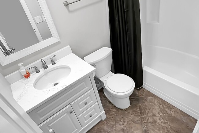 Building Photo - Charming 3 Bedroom 2 bathroom ready for you to call home!