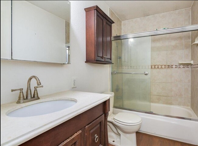 Building Photo - Cozy 3BR Home in Quiet Neighborhood – Gara...