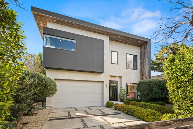 Building Photo - 623 N Edinburgh Ave