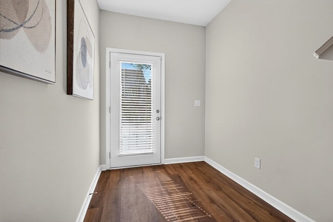 Building Photo - 3 Bedroom Townhome in Atlanta!
