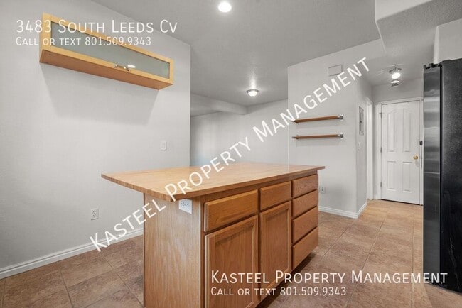 Building Photo - 3483 S Leeds Cv