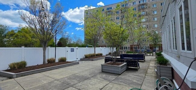 Building Photo - 1 Cityview Ln