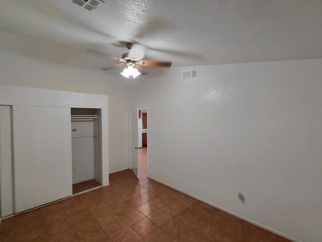 Building Photo - 936 Alameda St