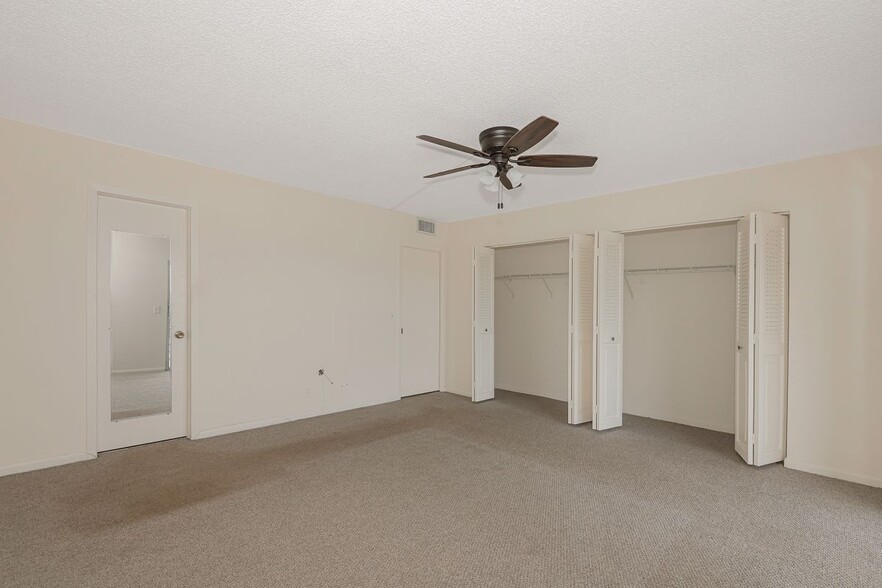 Building Photo - 2009 Cornwall Dr