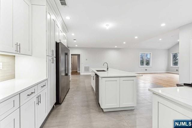 Building Photo - 25 Jones