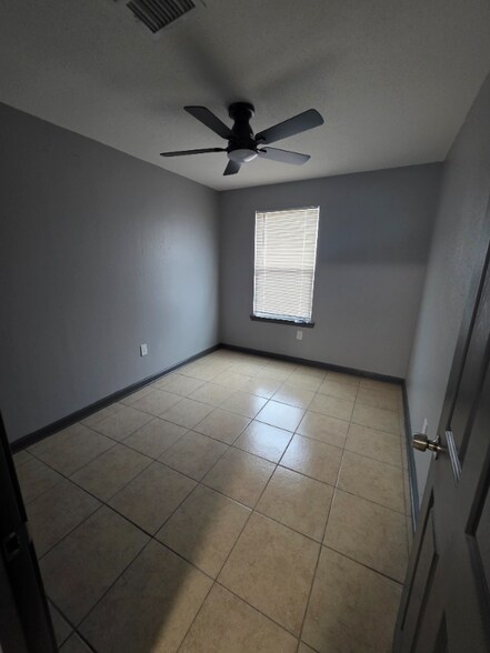 Building Photo - 7819 Sail St