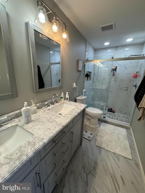 Building Photo - 43 S Poplar St