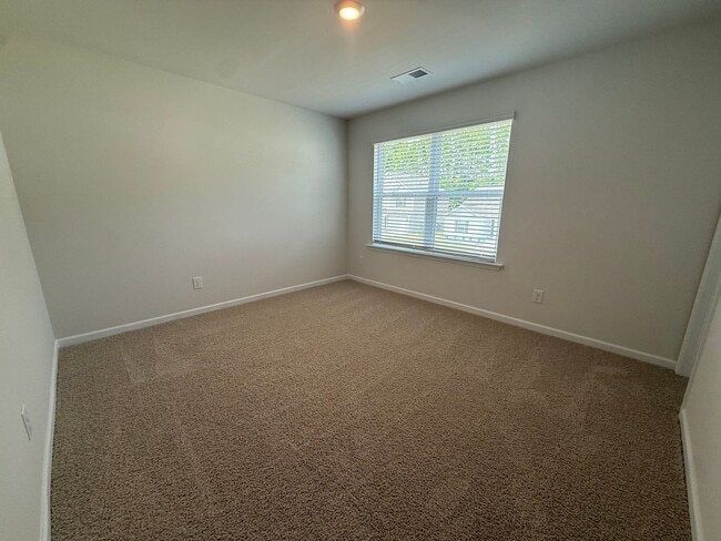 Building Photo - 3913 Falcon Ct