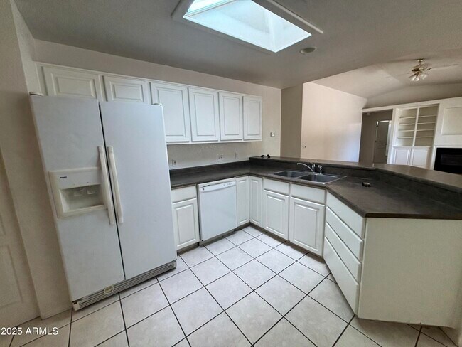 Building Photo - 1421 Laree Ave
