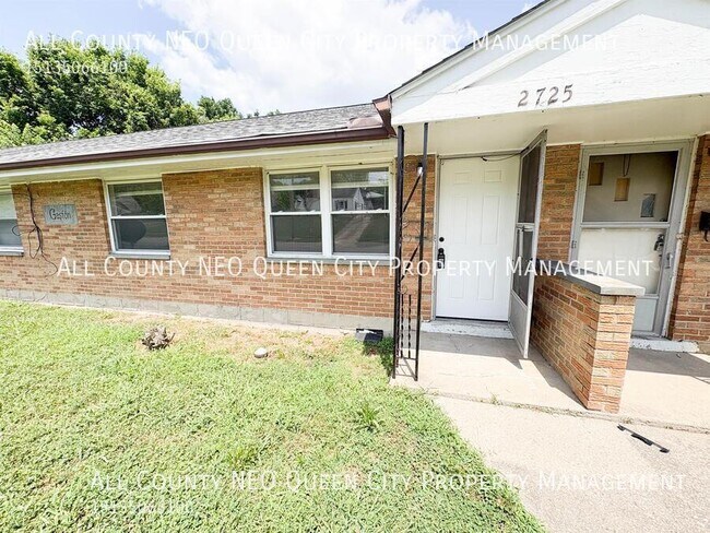 Building Photo - 2725 McCall St