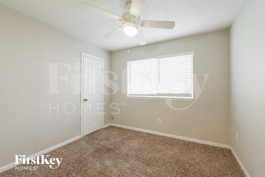 Building Photo - 17914 Holly Forest Dr