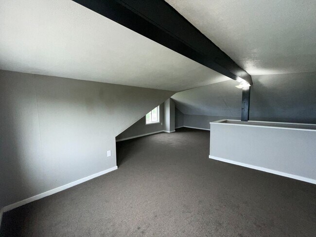 Building Photo - 1022 E Warrington Ave