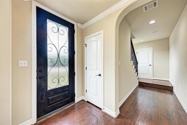 Building Photo - 12300 Terraza Cir