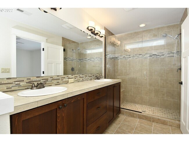 Building Photo - 11048 SW Legacy Oak Way