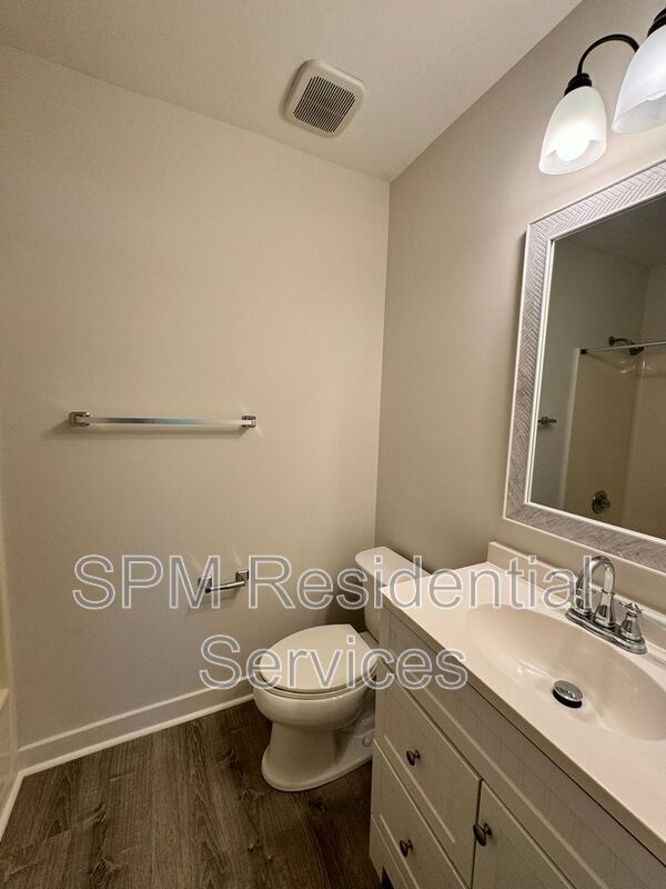 Building Photo - 1703 S 41st St