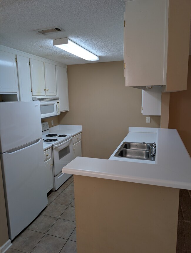 Building Photo - 125 Woodberry Dr