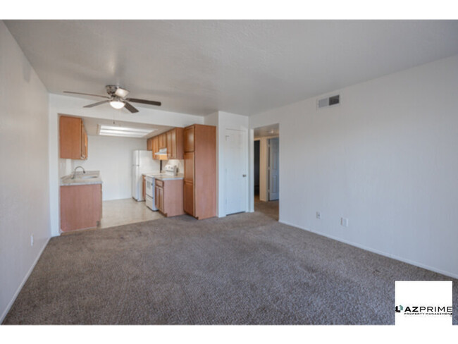 Building Photo - This Exquisite 3/2 Phoenix condo is your U...