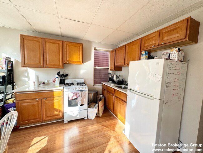 Building Photo - 1572 Tremont St