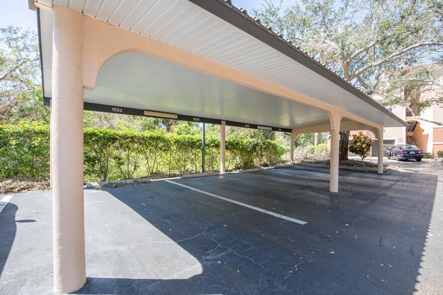 Building Photo - 4106 Central Sarasota Pky