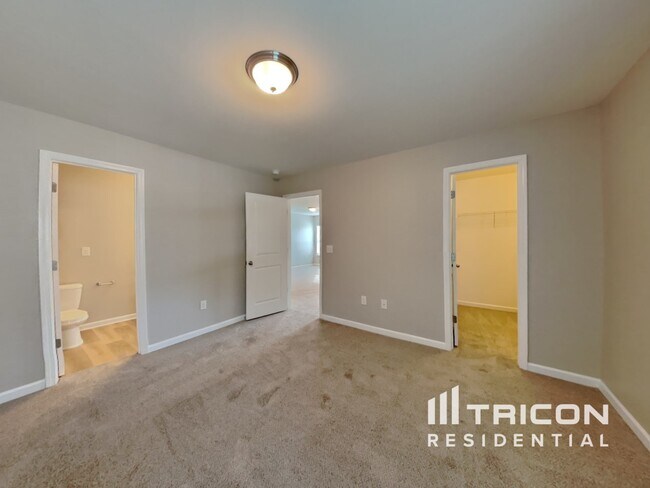 Building Photo - 151 N Great White Way