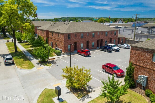 Building Photo - 5012 S Quaker Ave