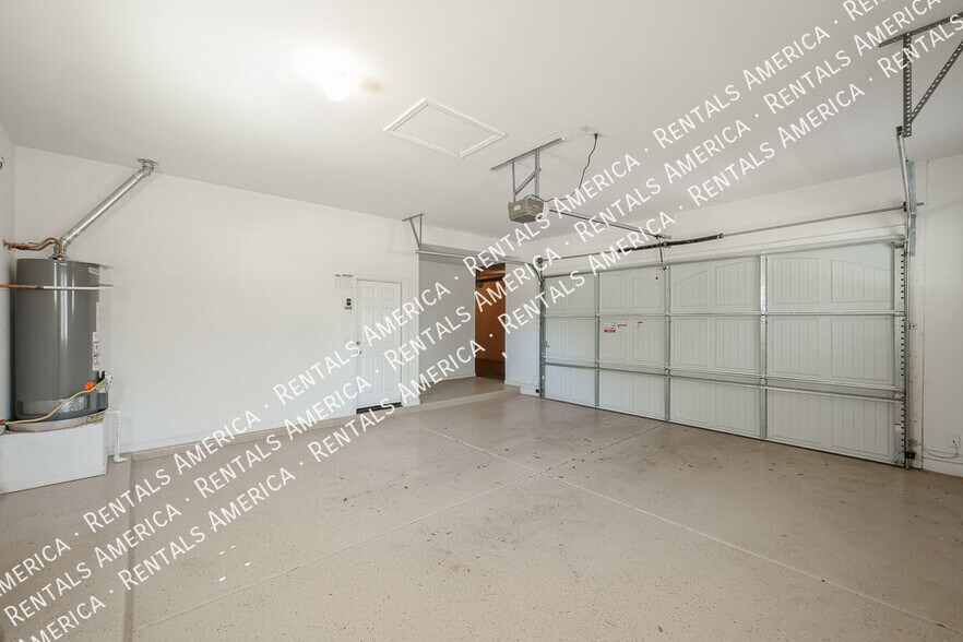 Building Photo - 18676 E Braeburn Ln