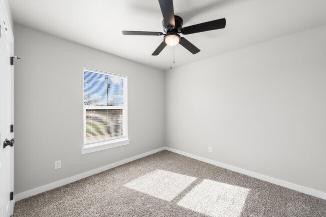 Building Photo - 113 Thomas St