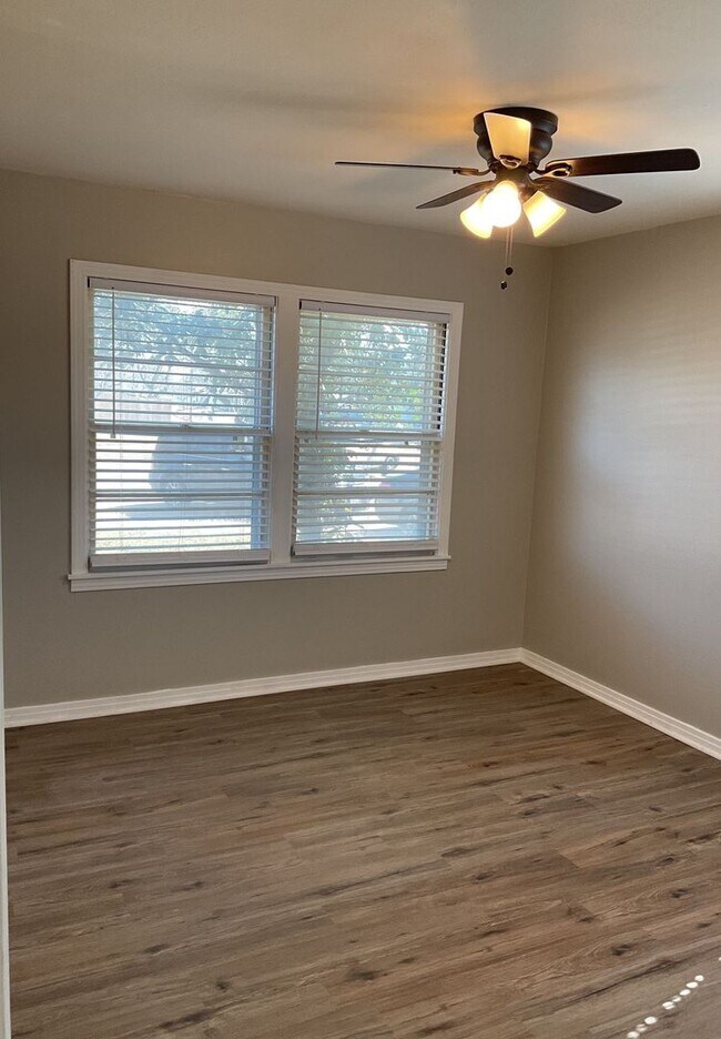 Building Photo - 920 Fannin Loop