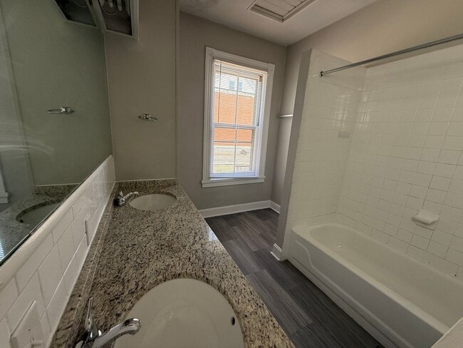 Building Photo - 112 W Nixon St