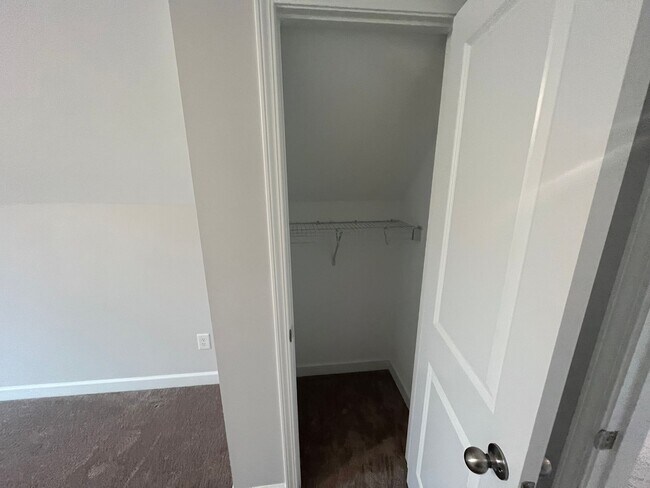 Building Photo - Breathtaking 4 Bedroom, 2 1/2 Bathroom House in Winston Salem, NC!