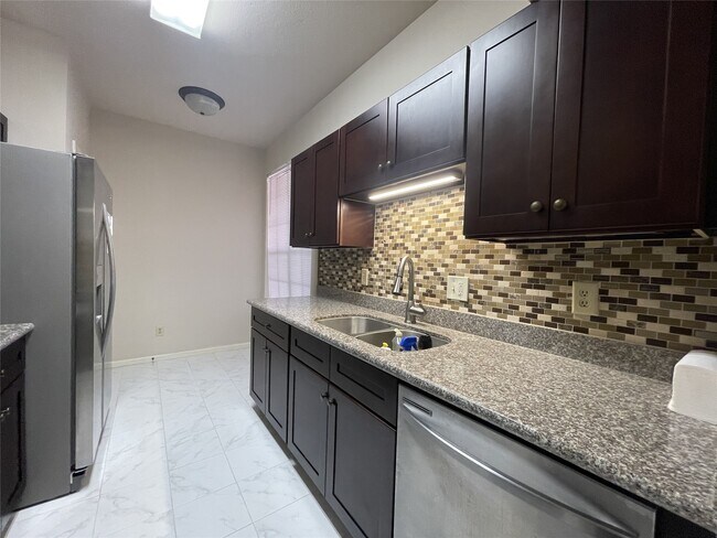 Building Photo - 2255 Braeswood Park Dr