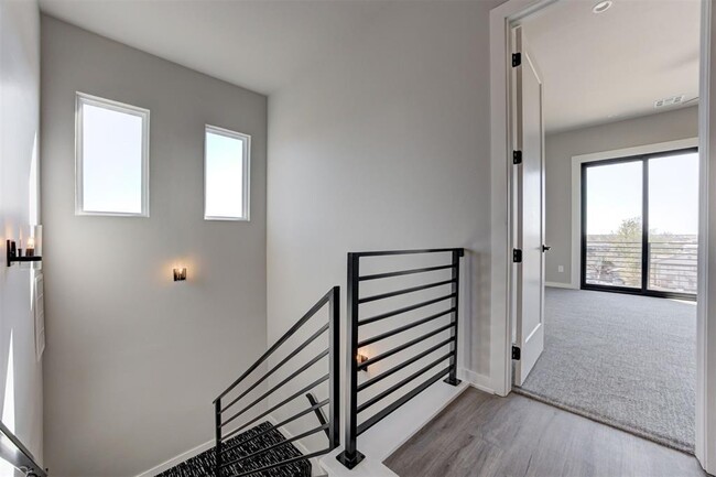 Building Photo - 1127 NW 7th St