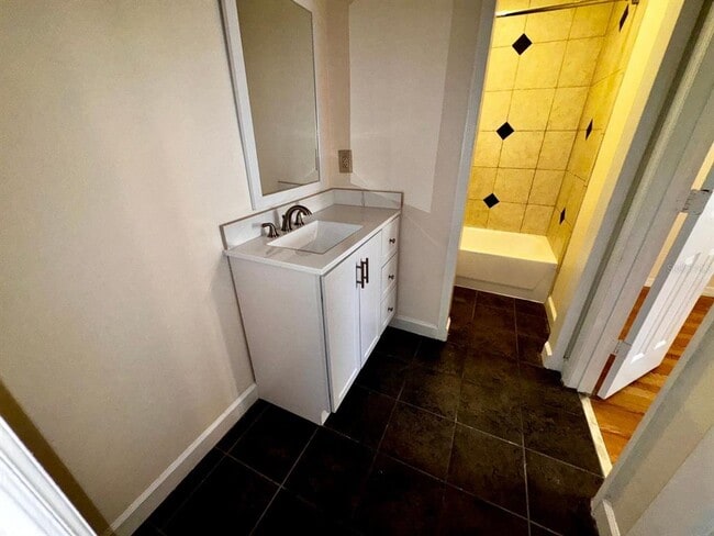 Building Photo - 6246 S Bend Square