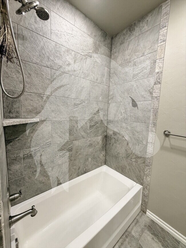 Building Photo - "Stunning 4-Bed Gem with Granite Touch & C...