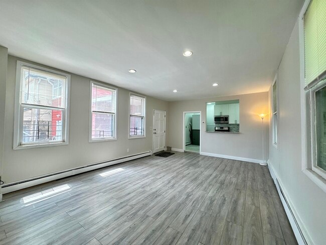 Building Photo - 414 Undercliff Ave