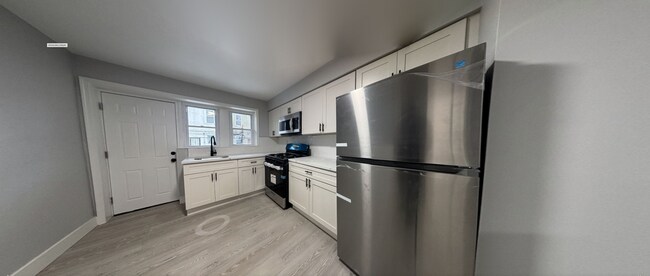 Building Photo - Fully Renovated 3-Bedroom House