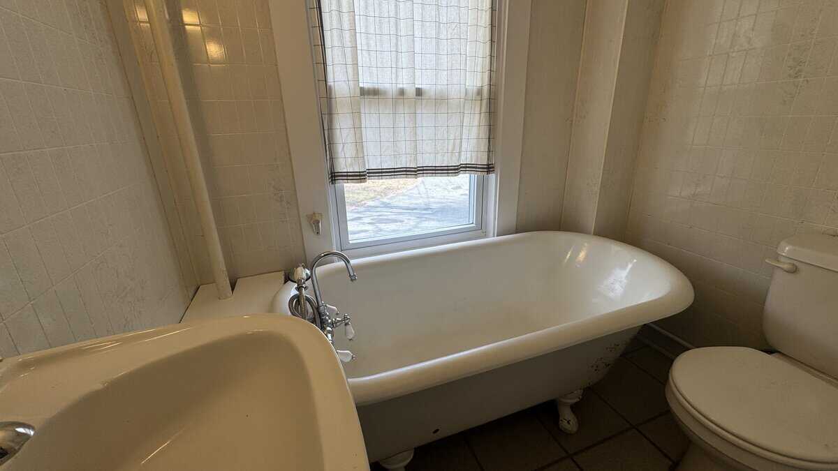 Building Photo - 34 Water Ln