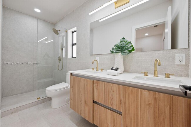 Building Photo - 185 NE 106th St