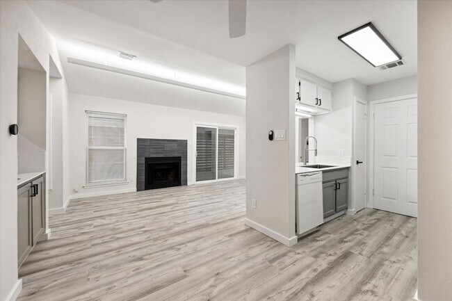 Building Photo - 3609 Leafield Dr