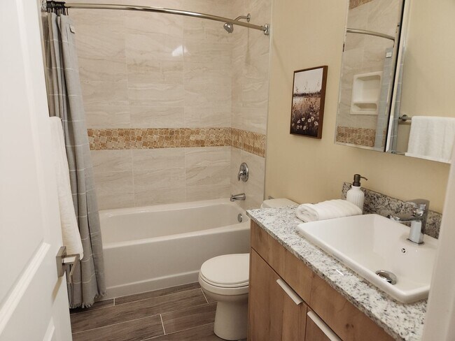 Building Photo - Bison Cove Unit E5 Available Now