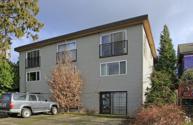 Building Photo - 921 16th Ave