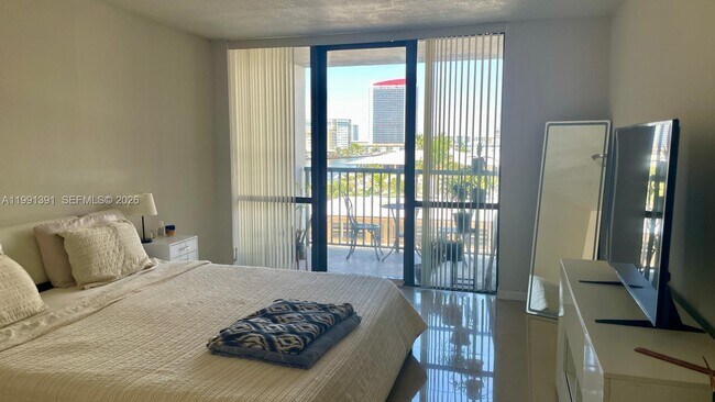 Building Photo - 2017 S Ocean Dr