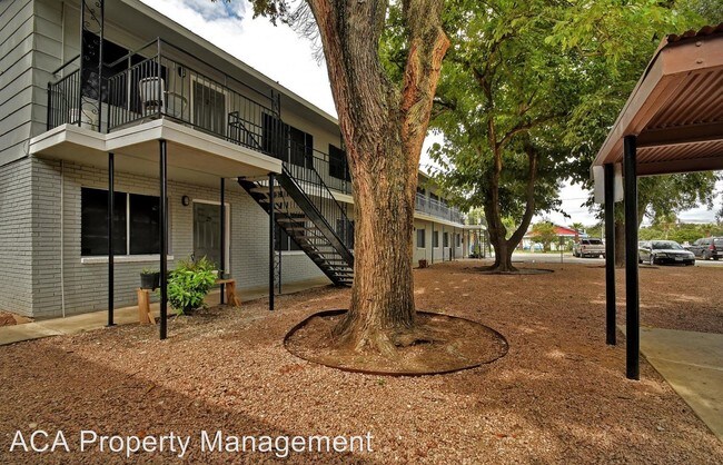 Building Photo - 2 br, 1 bath Apartment - 400 Linda Drive