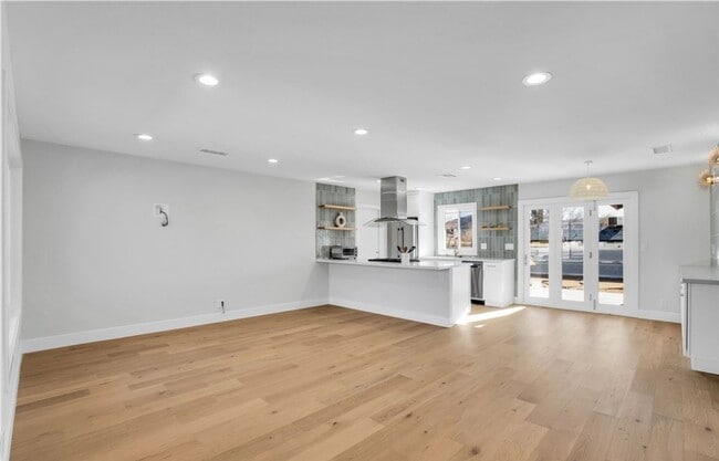 Building Photo - Newly Renovated and Ready for Movein!