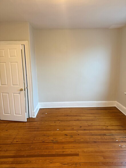 Building Photo - 5033 Ditman St