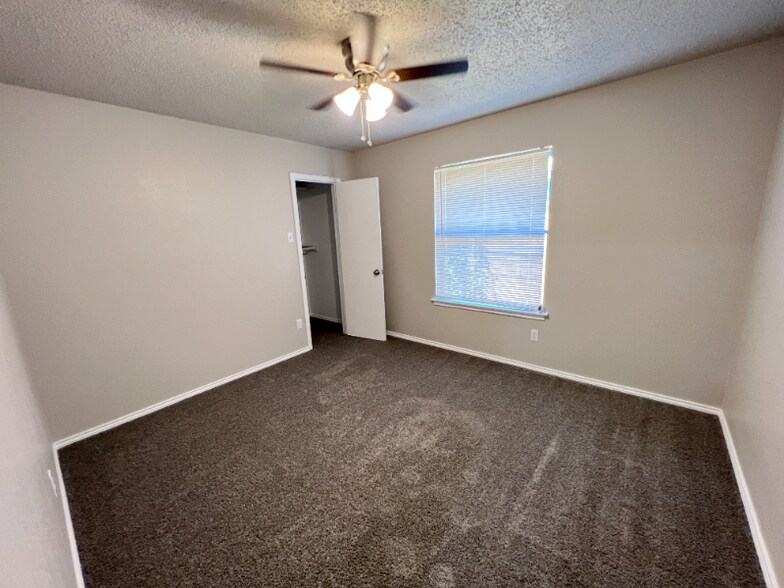 Building Photo - 6417 Canyon Cir