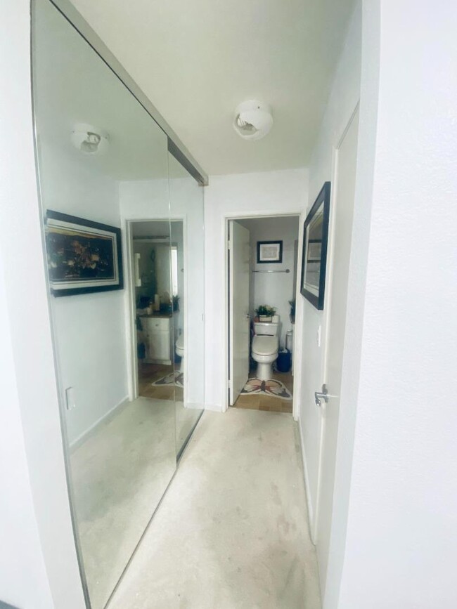 Building Photo - 2695 Somerset Park Cir