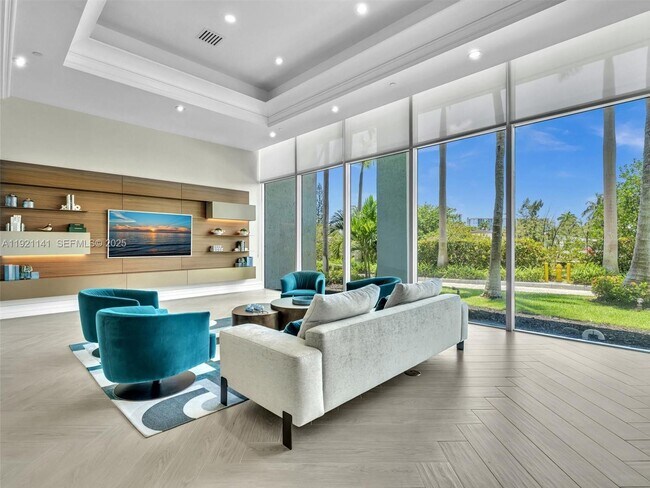 Building Photo - 16500 Collins Ave