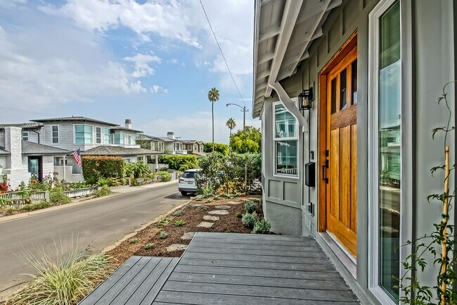Building Photo - Completely Remodeled, Bright & Airy 3BR2BA...