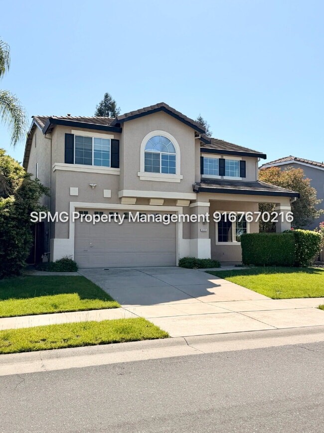 Building Photo - Beautiful 4 Bed / 3 Bath Home in Prime Roseville Location – Across from Park!